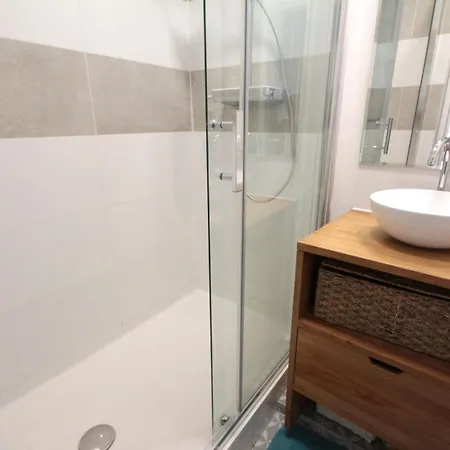 Renovated 1-bed - Montmartre Village *